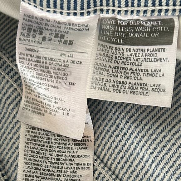 Ladies' Levi's striped knee-length (Bermuda) roll-cuff shorts, Size 16W - Picture 10 of 10